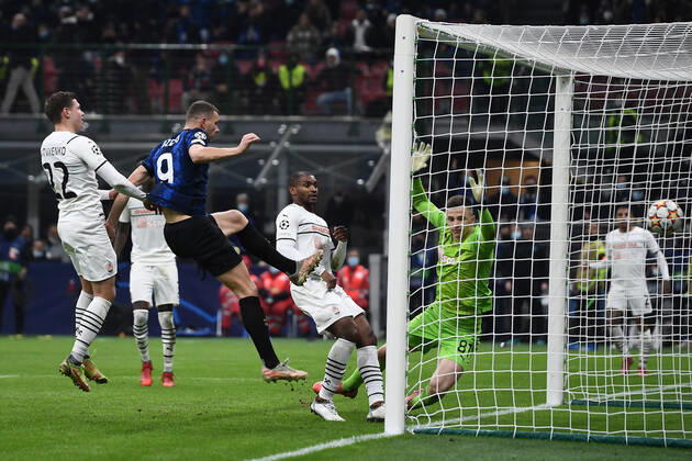 Db Milano 24 11 2021 - Champions League Inter-Shakhtar Donetsk foto Daniele Buffa Image nella foto: gol Edin Dzeko