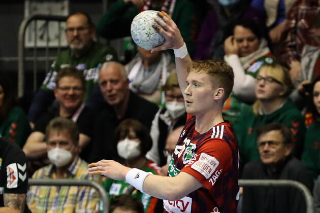 Jonathan Edvardsson (TSV Hannover-Burgdorf,26) - Handball Bundesliga Saison 2021-2022 SC Magdeburg vs. TSV Hannover-Burgdorf in der GETEC Arena in Magdeburg - Einzelbild,Aktion,Mann,Männer,Handball,Deutschland,31.03.2022