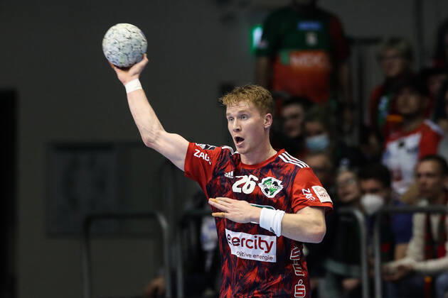 Jonathan Edvardsson (TSV Hannover-Burgdorf,26) - Handball Bundesliga Saison 2021-2022 SC Magdeburg vs. TSV Hannover-Burgdorf in der GETEC Arena in Magdeburg - Einzelbild,Aktion,Mann,Männer,Handball,Deutschland,31.03.2022
