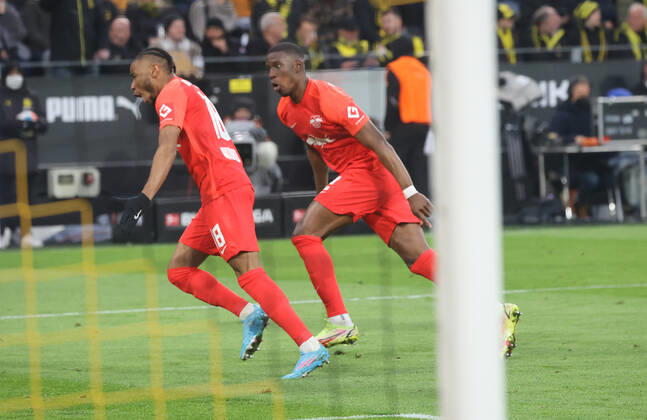 Christopher Nkunku (RB Leipzig 18) bejubelt das 3:0, Borussia Dortmund - RB Leipzig, Fussball, 1. Bundesliga, 28. Spieltag, 02.04.2022, DFL REGULATIONS PROHIBIT ANY USE OF PHOTOGRAPHS AS IMAGE SEQUENCES AND OR QUASI-hVIDEO, Borussia Dortmund - RB Leipzig, Fussball, 1. Bundesliga, 28. Spieltag, 02.04.2022 Dortmund Copyright: xJoergxNiebergall Eibner-Pressefox EP_JNL