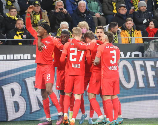 Christopher Nkunku (RB Leipzig 18) bejubelt das 3:0, Borussia Dortmund - RB Leipzig, Fussball, 1. Bundesliga, 28. Spieltag, 02.04.2022, DFL REGULATIONS PROHIBIT ANY USE OF PHOTOGRAPHS AS IMAGE SEQUENCES AND OR QUASI-hVIDEO, Borussia Dortmund - RB Leipzig, Fussball, 1. Bundesliga, 28. Spieltag, 02.04.2022 Dortmund Copyright: xJoergxNiebergall Eibner-Pressefox EP_JNL