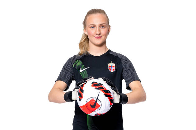 220407 Goalkeeper Sunniva Skoglund of the Norwegian women?s national football team poses for a portrait on April 4, 2022 in Oslo. Photo: Vegard Grott BILDBYRAN kod VG VG0262 bbeng fotball fotboll football norge norway a kvinner portrett porträtt portraits dam Copyright: VEGARDxGRoTT BB220407VG192