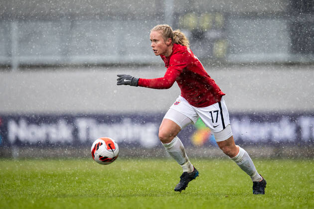 220407 Julie Blakstad of Norway during the FIFA Women s World Cup Qualifier football match between Norway and Kosovo on April 7, 2022 in Sandefjord. Photo: Vegard Grott BILDBYRAN kod VG VG0264 bbeng fotball soccer football fotboll FIFA World Cup, WM, Weltmeisterschaft, Fussball qualifiers vm-kvalifisering kvinner vm kvalik landskamp dam norge norway kosovo Copyright: VEGARDxGRoTT BB220407VG585