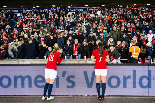 220412 Frida Maanum and Ingrid Syrstad Engen of Norway with fans after the FIFA Women s World Cup Qualifier football match between Norway and Poland on April 12, 2022 in Oslo. Photo: Vegard Grott BILDBYRAN kod VG VG0268 bbeng fotball soccer football fotboll FIFA World Cup, WM, Weltmeisterschaft, Fussball qualifiers vm-kvalifisering kvinner vm kvalik landskamp dam norge norway poland polen publik Copyright: VEGARDxGRoTT BB220412VG090