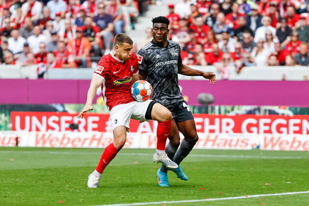 Maximilian Eggestein (SC Freiburg, 08) und Taiwo Awoniyi (1.FC Union Berlin, 14) im Zweikampf , GER, SC Freiburg vs. 1. FC Union Berlin, Fussball, Bundesliga, 33. Spieltag, Spielzeit 2021 2022, 07.05.2022 DFL REGULATIONS PROHIBIT ANY USE OF PHOTOGRAPHS AS IMAGE SEQUENCES AND OR QUASI-VIDEO. GER, SC Freiburg vs. 1. FC Union Berlin, Fussball, Bundesliga, 33. Spieltag, Spielzeit 2021 2022, 07.05.2022 Freiburg im Breisgau Copyright: xEibner-Pressefoto GrantxHubbsx EP_GHS