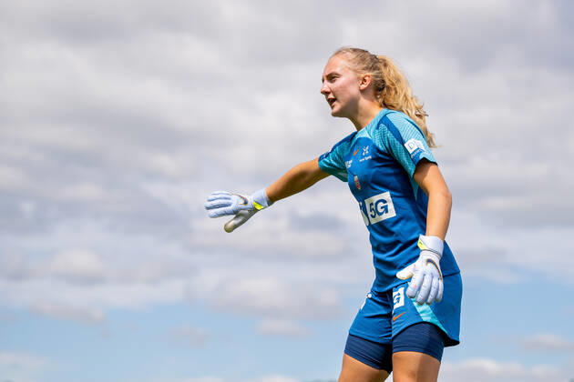 220704 Goalkeeper Sunniva Skoglund of the Norwegian national football team during a training session ahead of the UEFA Women s Euro 2022 Championship on July 4, 2022 in Brighton. Photo: Vegard Grott BILDBYRAN kod VG VG0308 bbeng fotboll football soccer fotball fotbolls-em fotball em europamästerskap em uefa womens euro träning practice training trening norge norway dam Copyright: VEGARDxGRoTT BB220704VG082