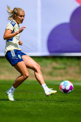 220714 Amanda Nilden of the Swedish women s national football team at a training session during the UEFA Women s Euro 2022 Championship on July 14, 2022 in Chester. Photo: Ludvig Thunman BILDBYRAN kod LT LT0372 fotboll football soccer fotball fotbolls-em europamästerskap em uefa womens euro träning practice training sverige sweden day 9 dam bbeng Copyright: LUDVIGxTHUNMAN BB220714LT041