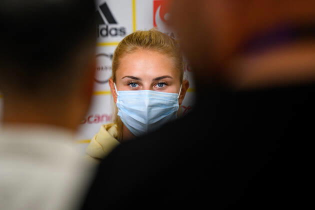 220723 Amanda Nilden of the Swedish women s national football team is interviewed by the media at a press conference, PK, Pressekonferenz during the UEFA Women s Euro 2022 Championship on July 23, 2022 in Chester. Photo: Ludvig Thunman BILDBYRAN kod LT LT0389 fotboll football soccer fotball fotbolls-em europamästerskap em uefa womens euro presskonferens press conference sverige sweden day 18 dam bbeng Copyright: LUDVIGxTHUNMAN BB220723LT087