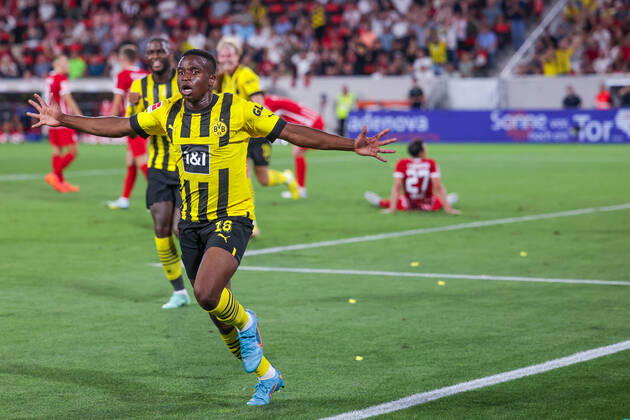 12.08.2022, Fussball, Saison 2022 2023, 1. Bundesliga, SC Freiburg - Borussia Dortmund, Youssoufa Moukoko (Borussia Dortmund) bejubelt das Tor zum 1:2, Foto: Dennis Ewert RHR-FOTO xRHR-FOTO DEx
