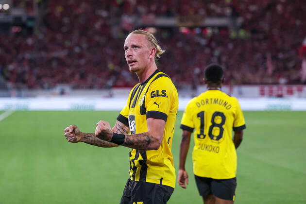 12.08.2022, Fussball, Saison 2022 2023, 1. Bundesliga, SC Freiburg - Borussia Dortmund, v. l. Marius Wolf (Borussia Dortmund), Youssoufa Moukoko (Borussia Dortmund), Foto: Dennis Ewert RHR-FOTO xRHR-FOTO DEx