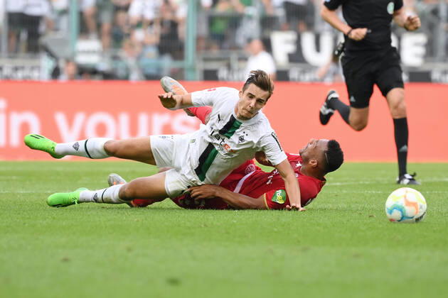 Florian Neuhaus (Borussia Moenchengladbach), li., gegen Karim Onisiwo (Mainz 05) 04.09.2022, Fussball GER, Saison 2022 2023, 1. Bundesliga, 5. Spieltag, Borussia Mönchengladbach - FSV Mainz 05 Moenchengladbach Borussia Park Nordrhein Westfalen Deutschland