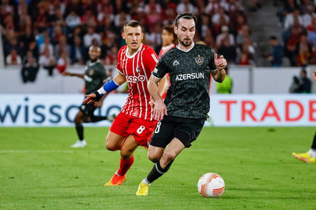 Maximilian Eggestein (SC Freiburg, 08) und Marko Jankovic (Qarabag FK, 08) im Laufduell , GER, SC Freiburg vs. Qarabag FK, Fussball, UEFA Europa League, 1. Spieltag, Gruppenphase, 08.09.2022 GER, SC Freiburg vs. Qarabag FK, Fussball, UEFA Europa League, 1. Spieltag, Gruppenphase, 08.09.2022 Freiburg im Breisgau Copyright: xGrantxHubbsx EP_GHS