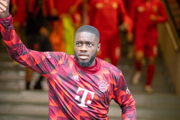 Dayot Upamecano (FC Bayern Muenchen, 02), GER, FC Augsburg vs. FC Bayern Muenchen, Fussball, Bundesliga, 07. Spieltag, Spielzeit 2022 2023, 17.09.2022, DFB DFL regulations prohibit any use of photographs as image sequences and or quasi-video., GER, FC Augsburg vs. FC Bayern Muenchen, Fussball, Bundesliga, 07. Spieltag, Spielzeit 2022 2023, 17.09.2022 Augsburg Copyright: xEibner-Pressefoto SaschaxWaltherx EP_EER