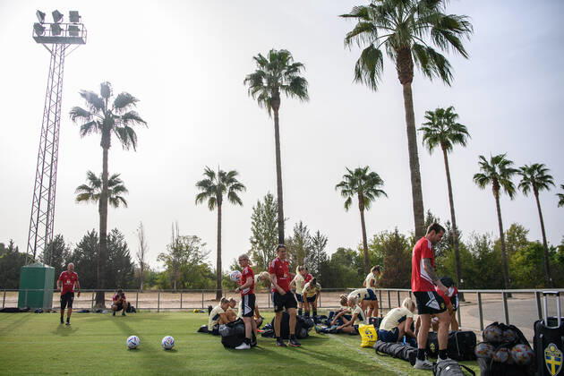221003 Players of Sweden during a training session with the Swedish women s national football team on October 3, 2022 in Cordoba. Photo: Ludvig Thunman BILDBYRAN kod LT LT0418 fotboll football soccer fotball träning practice training sverige sweden dam bbeng Copyright: LUDVIGxTHUNMAN BB221003LT001