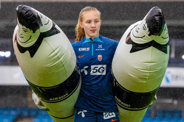 221005 Goalkeeper Sunniva Skoglund of the Norwegian women s national football team during a training session on October 5, 2022 in Oslo. Photo: Vegard Grott BILDBYRAN kod VG VG0365 bbeng fotboll football soccer fotball träningslandskamp International Friendly, Länderspiel, Nationalmannschaft privatlandskamp träning practice training trening norge norway women dam Copyright: VEGARDxGRoTT BB221005VG016