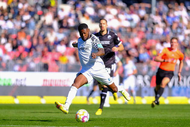 Moritz-Broni Kwarteng (1. FC Magdeburg, 08) beim Schuss, SV Sandhausen vs. 1. FC Magdeburg, Fussball, 2.Liga, 11.Spieltag, Saison 2022 2023, 09.10.2022, DFL REGULATIONS PROHIBIT ANY USE OF PHOTOGRAPHS AS IMAGE SEQUENCES AND OR QUASI VIDEO SV Sandhausen vs. 1. FC Magdeburg, Fussball, 2.Liga, 11.Spieltag, Saison 2022 2023, 09.10.2022 Sandhausen Copyright: xEibner-Pressefotox EP_EER