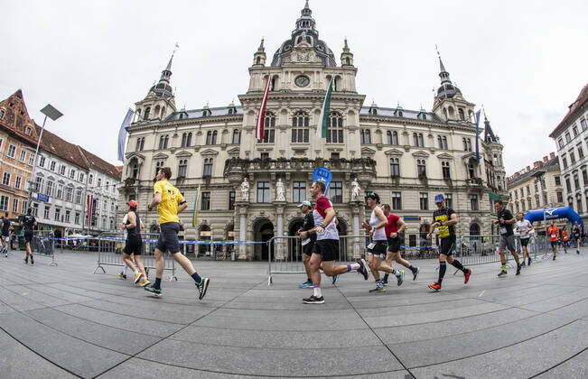 RUNNING - Graz Marathon 2022 GRAZ,AUSTRIA,09.OCT.22 - RUNNING - Graz Marathon. Image shows participants. GEPAxpictures xWolfgangxJannach