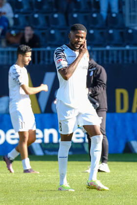 Moritz-Broni Kwarteng (1. FC Magdeburg, 08) nach der Niederlage sichtlich entauescht enttaeuschung traurig niedergeschlagen, SV Sandhausen vs. 1. FC Magdeburg, Fussball, 2.Liga, 11.Spieltag, Saison 2022 2023, 09.10.2022, DFL REGULATIONS PROHIBIT ANY USE OF PHOTOGRAPHS AS IMAGE SEQUENCES AND OR QUASI VIDEO SV Sandhausen vs. 1. FC Magdeburg, Fussball, 2.Liga, 11.Spieltag, Saison 2022 2023, 09.10.2022 Sandhausen Copyright: xEibner-Pressefotox EP_EER
