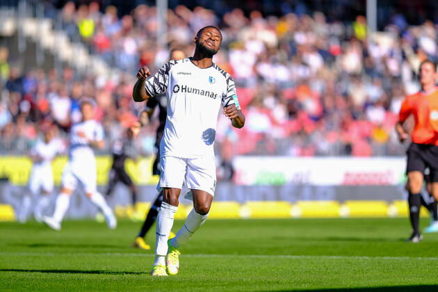 Moritz-Broni Kwarteng (1. FC Magdeburg, 08) ist sichtlich enttaeuschung traurig niedergeschlagen nach einer Torchance, SV Sandhausen vs. 1. FC Magdeburg, Fussball, 2.Liga, 11.Spieltag, Saison 2022 2023, 09.10.2022, DFL REGULATIONS PROHIBIT ANY USE OF PHOTOGRAPHS AS IMAGE SEQUENCES AND OR QUASI VIDEO SV Sandhausen vs. 1. FC Magdeburg, Fussball, 2.Liga, 11.Spieltag, Saison 2022 2023, 09.10.2022 Sandhausen Copyright: xEibner-Pressefotox EP_EER