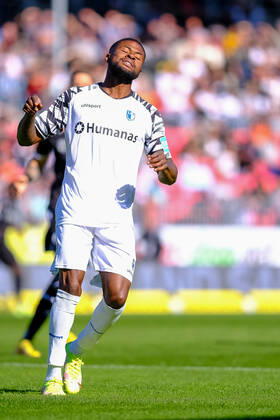 Moritz-Broni Kwarteng (1. FC Magdeburg, 08) ist sichtlich enttaeuschung traurig niedergeschlagen nach einer Torchance, SV Sandhausen vs. 1. FC Magdeburg, Fussball, 2.Liga, 11.Spieltag, Saison 2022 2023, 09.10.2022, DFL REGULATIONS PROHIBIT ANY USE OF PHOTOGRAPHS AS IMAGE SEQUENCES AND OR QUASI VIDEO SV Sandhausen vs. 1. FC Magdeburg, Fussball, 2.Liga, 11.Spieltag, Saison 2022 2023, 09.10.2022 Sandhausen Copyright: xEibner-Pressefotox EP_EER