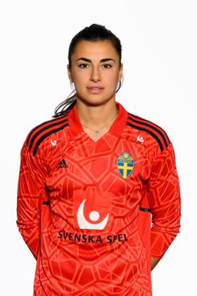 221010 Goalkeeper Zecira Musovic of the Swedish women s national football team poses for a portrait on October 10, 2022 in Göteborg. Photo: Carl Sandin BILDBYRAN kod CS CS0317 fotboll football soccer fotball porträtt portraits sverige sweden dam bbeng Copyright: CARLxSANDIN BB221010CS084