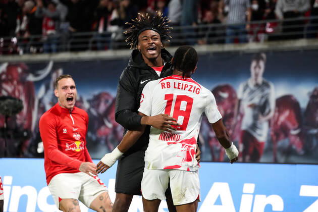 Torjubel - Torschütze Christopher Nkunku (RB Leipzig,18) trifft zum Tor, das Tor wird nicht gegeben, hier mit Mohamed Simakan (RB Leipzig,2) - 1. Fussball Bundesliga Saison 2022-2023 Punktspiel RB Leipzig vs. Hertha BSC Berlin in der Red Bull Arena in Leipzig - Aktion,Fussball,Deutschland,Mann,Männer,15.10.2022