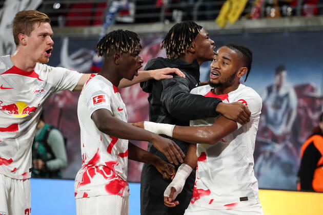 Torjubel - Torschütze Christopher Nkunku (RB Leipzig,18) trifft zum Tor, das Tor wird nicht gegeben, hier mit v.l. Marcel Halstenberg (RB Leipzig,23),Amadou Haidara (RB Leipzig,8),Mohamed Simakan (RB Leipzig,2) - 1. Fussball Bundesliga Saison 2022-2023 Punktspiel RB Leipzig vs. Hertha BSC Berlin in der Red Bull Arena in Leipzig - Aktion,Fussball,Deutschland,Mann,Männer,15.10.2022