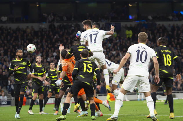 Rodrigo Bentancur of Tottenham Hotspur scores the equaliser during the UEFA Champions League match between Tottenham Hotspur and Sporting CP at Tottenham Hotspur Stadium, London, England on 26 October 2022. Copyright: xSalvioxCalabresex 34000033