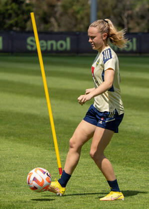 221109 Matilda Vinberg of the Swedish women s national football team during a training session on November 9, 2022 in Melbourne. Photo: Mark Dadswell BILDBYRAN COP 334 XX0021 bbeng fotboll football soccer fotball dam träning practice training sverige sweden Copyright: MARKxDADSWELL BB221109BB155