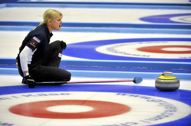 ÖRNSKÖLDSVIK 20081212 Curling-EM i Örnsköldsvik. Semifinal mellan Sverige och Danmark. Sverige vann matchen och är i final. Anette Norberg. ÖRNSKÖLDSVIK SVERIGE CURLING x10070x Copyright: xJessicaxGowx xTTx CURLING-EM 2008