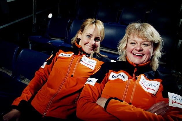 STOCKHOLM 20070209 - Curlingdamerna Anna Svärd och Anette Norberg spelar mot herrarna i helgen. STOCKHOLM SVERIGE CURLING x7108x