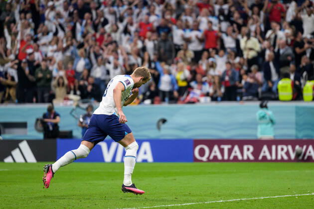 221210 Harry Kane of England celebrates after scoring 1-1 during the FIFA World Cup, WM, Weltmeisterschaft, Fussball 2022 quarterfinal between England and France on December 10, 2022 in Doha. Photo: Joel Marklund BILDBYRAN kod JM JM0409 bbeng fotboll football soccer fotball vm fotbolls-vm fotball-vm fotbolls-vm 2022 fifa world cup 2022 kvartsfinal quarterfinal quarter-final england frankrike france jubel Copyright: JOELxMARKLUND BB221210JM052