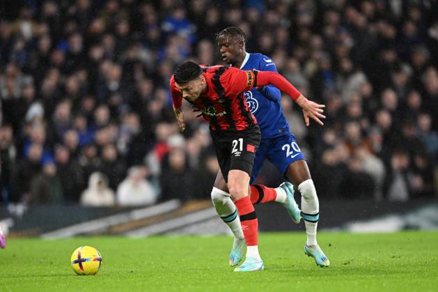 Chelsea v Bournemouth Premier League 27 12 2022. AFC Bournemouth forward Kieffer Moore (21) and Chelsea midfielder Denis Zakaria (20) battles for possession during the Premier League match between Chelsea and Bournemouth at Stamford Bridge, London, England on 27 December 2022. London Stamford Bridge Greater London England Editorial use only DataCo restrictions apply See www.football-dataco.com , Copyright: xSimonxTraylenx PSI-16605-0005