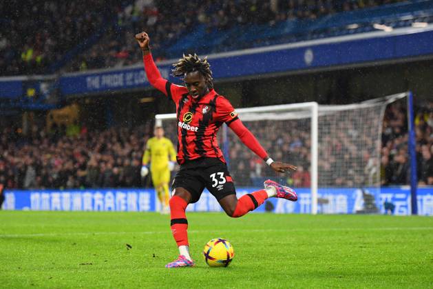 Chelsea v Bournemouth Premier League 27 12 2022. AFC Bournemouth defender Jordan Zemura (33) clears the ball during the Premier League match between Chelsea and Bournemouth at Stamford Bridge, London, England on 27 December 2022. London Stamford Bridge Greater London England Editorial use only DataCo restrictions apply See www.football-dataco.com , Copyright: xSimonxTraylenx PSI-16605-0013