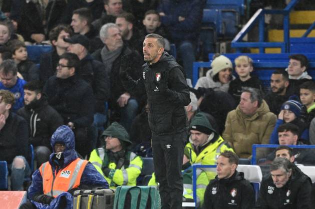 Chelsea v Bournemouth Premier League 27 12 2022. AFC Bournemouth manager Gary O Neil (m) in the technical area during the Premier League match between Chelsea and Bournemouth at Stamford Bridge, London, England on 27 December 2022. London Stamford Bridge Greater London England Editorial use only DataCo restrictions apply See www.football-dataco.com , Copyright: xSimonxTraylenx PSI-16605-0015
