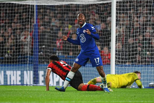 Chelsea v Bournemouth Premier League 27 12 2022. Chelsea forward Raheem Sterling (17) looks frustrated, looks dejected after AFC Bournemouth goalkeeper Mark Travers (1) makes a save during the Premier League match between Chelsea and Bournemouth at Stamford Bridge, London, England on 27 December 2022. London Stamford Bridge Greater London England Editorial use only DataCo restrictions apply See www.football-dataco.com , Copyright: xSimonxTraylenx PSI-16605-0022
