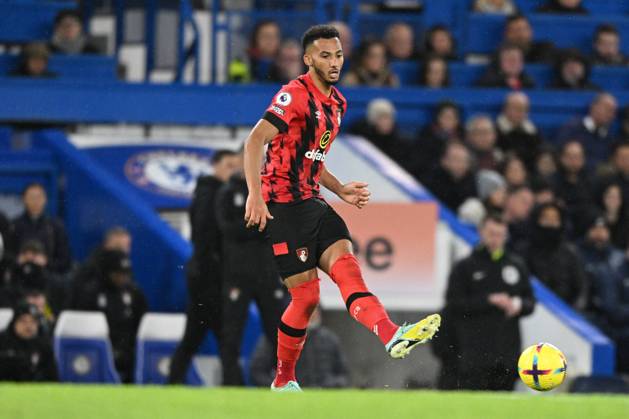 Chelsea v Bournemouth Premier League 27 12 2022. AFC Bournemouth defender Lloyd Kelly (5) plays a pass during the Premier League match between Chelsea and Bournemouth at Stamford Bridge, London, England on 27 December 2022. London Stamford Bridge Greater London England Editorial use only DataCo restrictions apply See www.football-dataco.com , Copyright: xSimonxTraylenx PSI-16605-0056