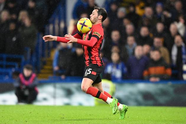 Chelsea v Bournemouth Premier League 27 12 2022. AFC Bournemouth defender Adam Smith (15) controls the ball during the Premier League match between Chelsea and Bournemouth at Stamford Bridge, London, England on 27 December 2022. London Stamford Bridge Greater London England Editorial use only DataCo restrictions apply See www.football-dataco.com , Copyright: xSimonxTraylenx PSI-16605-0075