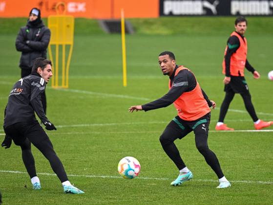 Florian Neuhaus (Borussia Moenchengladbach, 32), Alassane Plea (Borussia Moenchengladbach, 14) und Jonas Hofmann (Borussia Moenchengladbach, 23). Borussia Moenchengladbach, Fussball, 1. Bundesliga, Training, Saison 2022 2023, 04.01.2023 Borussia Moenchengladbach, Fussball, 1. Bundesliga, Training, Saison 2022 2023, 04.01.2023 Moenchengladbach Copyright: xEibner-Pressefoto ThomasxHaeslerx EP_EER