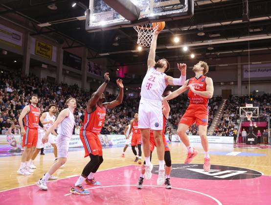 Leon Kratzer Telekom Baskets Bonn vs. Bahcesehir Istanbul , Basketball Champions League BCL Foto: Jörn Wolter