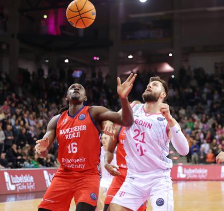 Leon Kratzer Telekom Baskets Bonn vs. Bahcesehir Istanbul , Basketball Champions League BCL Foto: Jörn Wolter