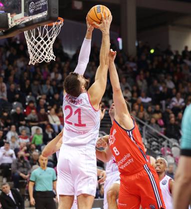 Leon Kratzer Telekom Baskets Bonn vs. Bahcesehir Istanbul , Basketball Champions League BCL Foto: Jörn Wolter