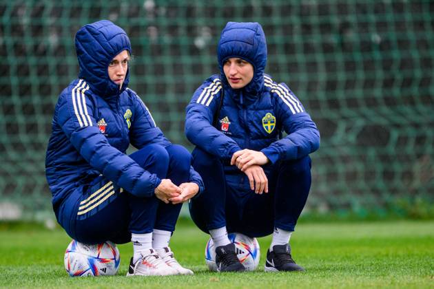 230217 Filippa Angeldahl and Nathalie Björn of the Swedish women s national football team at a training session on February 17, 2023 in Marbella. Photo: Ludvig Thunman BILDBYRAN kod LT LT0500 fotboll football soccer fotball träning practice training sverige sweden dam bbeng Copyright: LUDVIGxTHUNMAN BB230217LT018