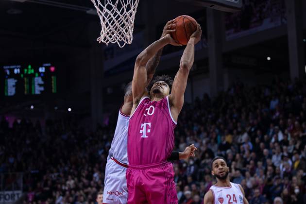 easyCredit Basketball Bundesliga, Telekom Baskets Bonn vs. Würzburg Baskets, 11.03.2023 Dayon Griffin (Würzburg Baskets 2) blockt Collin MALCOLM (Telekom Baskets Bonn 10) Copyright: xBEAUTIFULxSPORTS Derixx