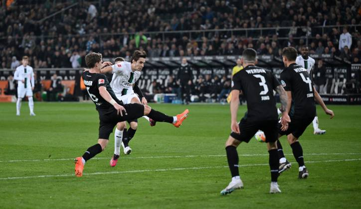 Florian Neuhaus (Borussia Moenchengladbach), li., erzielt das Tor zum 2:1 17.03.2023, Fussball GER, Saison 2022 2023, 1. Bundesliga, 25. Spieltag, Borussia Mönchengladbach - SV Werder Bremen, Moenchengladbach Borussia Park Nordrhein Westfalen Deutschland