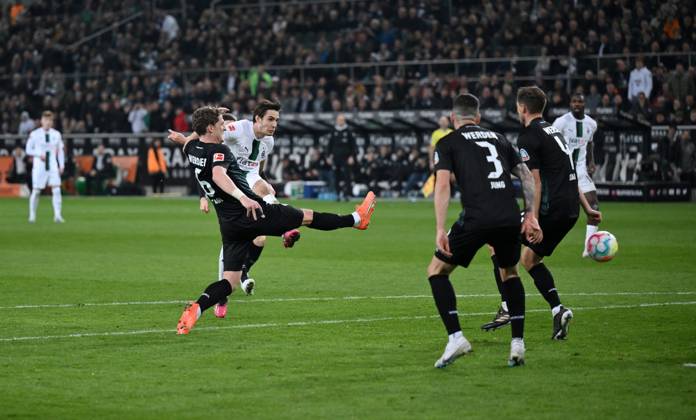 Florian Neuhaus (Borussia Moenchengladbach), li., erzielt das Tor zum 2:1 17.03.2023, Fussball GER, Saison 2022 2023, 1. Bundesliga, 25. Spieltag, Borussia Mönchengladbach - SV Werder Bremen, Moenchengladbach Borussia Park Nordrhein Westfalen Deutschland
