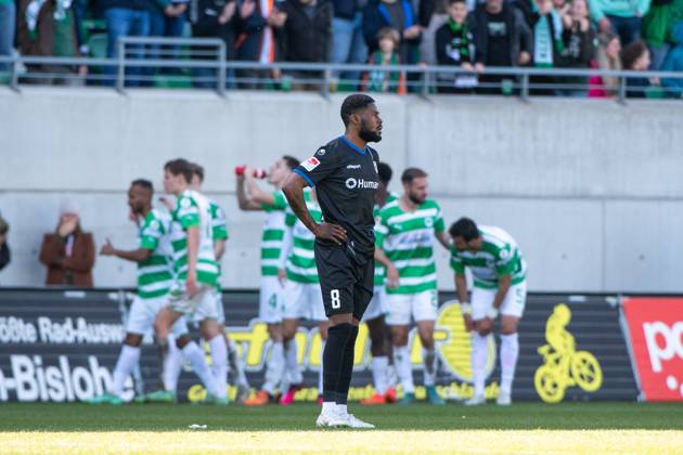 Moritz-Broni Kwarteng (1. FC Magdeburg, 8) aergert sich, die Fuerther um Julian Green (SpVgg Greuther Fuerth, 37)jubeln ueber das Tor zum 1:0, GER, SpVgg Greuther Fuerth vs. 1. FC Magdeburg, Fussball, 2. Bundesliga, 25. Spieltag, Spielzeit 2022 2023, 18.03.2023 DFB DFL regulations prohibit any use of photographs as image sequences and or quasi-video GER, SpVgg Greuther Fuerth vs. 1. FC Magdeburg, Fussball, 2. Bundesliga, 25. Spieltag, Spielzeit 2022 2023, 18.03.2023 Fuerth Copyright: xEibner-Pressefoto Memmlerx EP_MMR