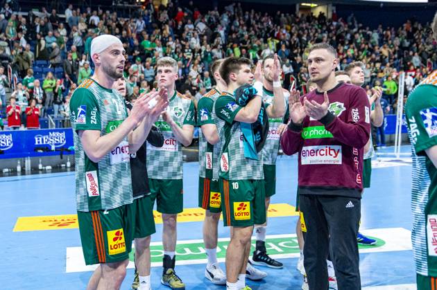 (v.l.), TSV Hannover-Burgdorf (grün) gegen Füchse Berlin (schwarz) am 26. Spieltag der Saison 2022 2023 in der LIQUI MOLY Handball-Bundesliga (06.04.2023, ZAG Arena (Hannover, GER), Copyright: xJanxGuentherx xTSVxHannover-Burgdorfx