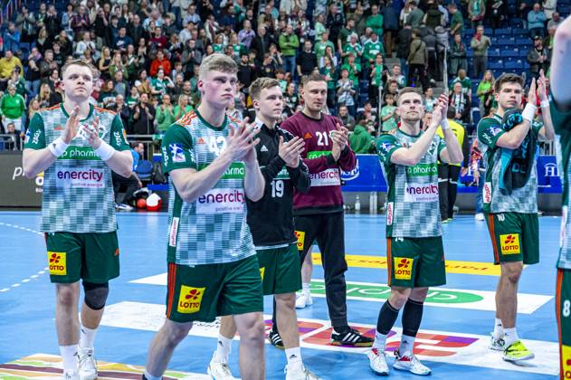 (v.l.), TSV Hannover-Burgdorf (grün) gegen Füchse Berlin (schwarz) am 26. Spieltag der Saison 2022 2023 in der LIQUI MOLY Handball-Bundesliga (06.04.2023, ZAG Arena (Hannover, GER), Copyright: xJanxGuentherx xTSVxHannover-Burgdorfx