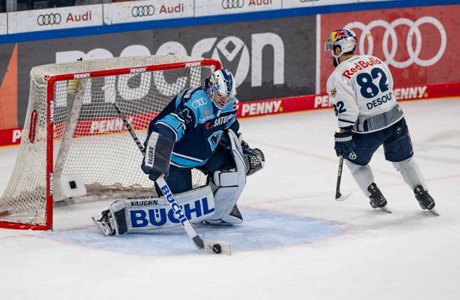 Jonas Stettmer (Torwart, ERC Ingolstadt Panther, 1) entschaerft einen Penaltyschuss von Chris DeSousa (EHC Red Bull Muenchen, 82). ERC Ingolstadt gegen EHC Red Bull Muenchen, Eishockey, DEL, Playoffs, Finale Spiel 2, Saison 2022 2023, 16.04.2023. ERC Ingolstadt gegen EHC Red Bull Muenchen, Eishockey, DEL, Playoffs, Finale Spiel 2, Saison 2022 2023, 16.04.2023. Ingolstadt Copyright: xEibner-Pressefoto HeikexFeinerx EP_HFR